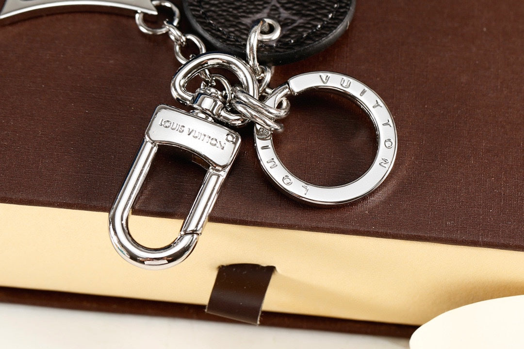 3RE5ADE Stylish key closure