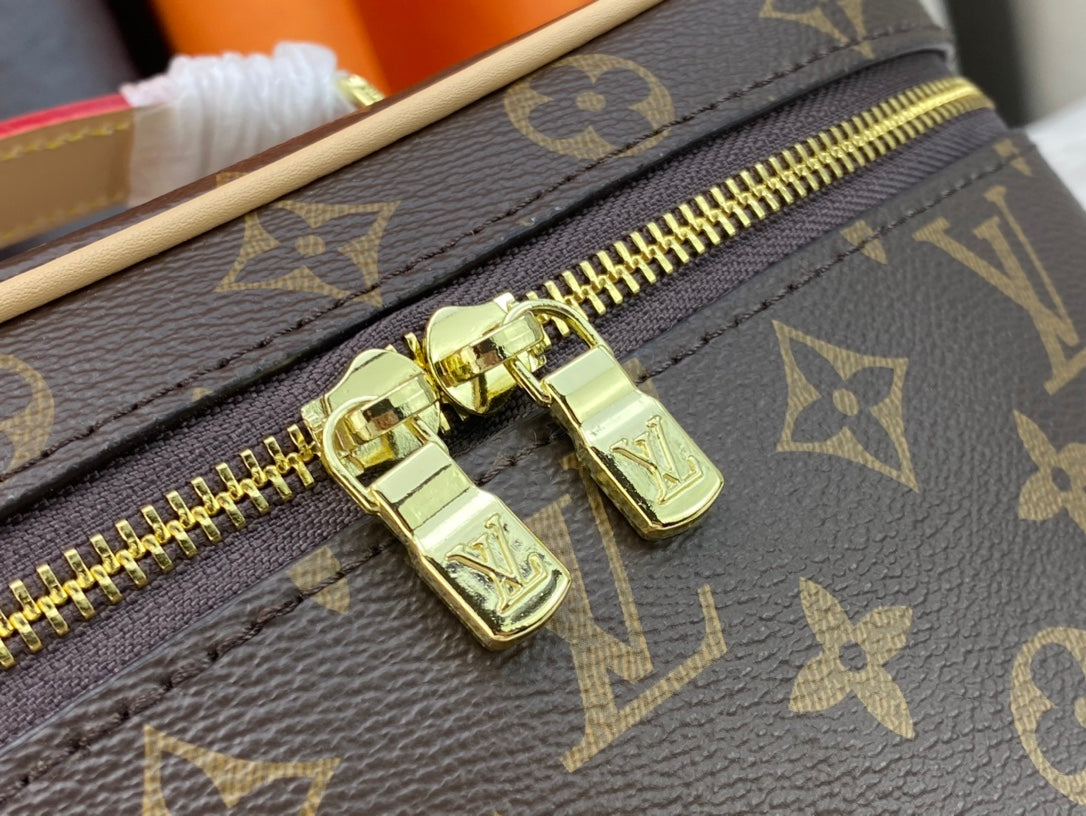 1XE273BDE Stylish leather bag 