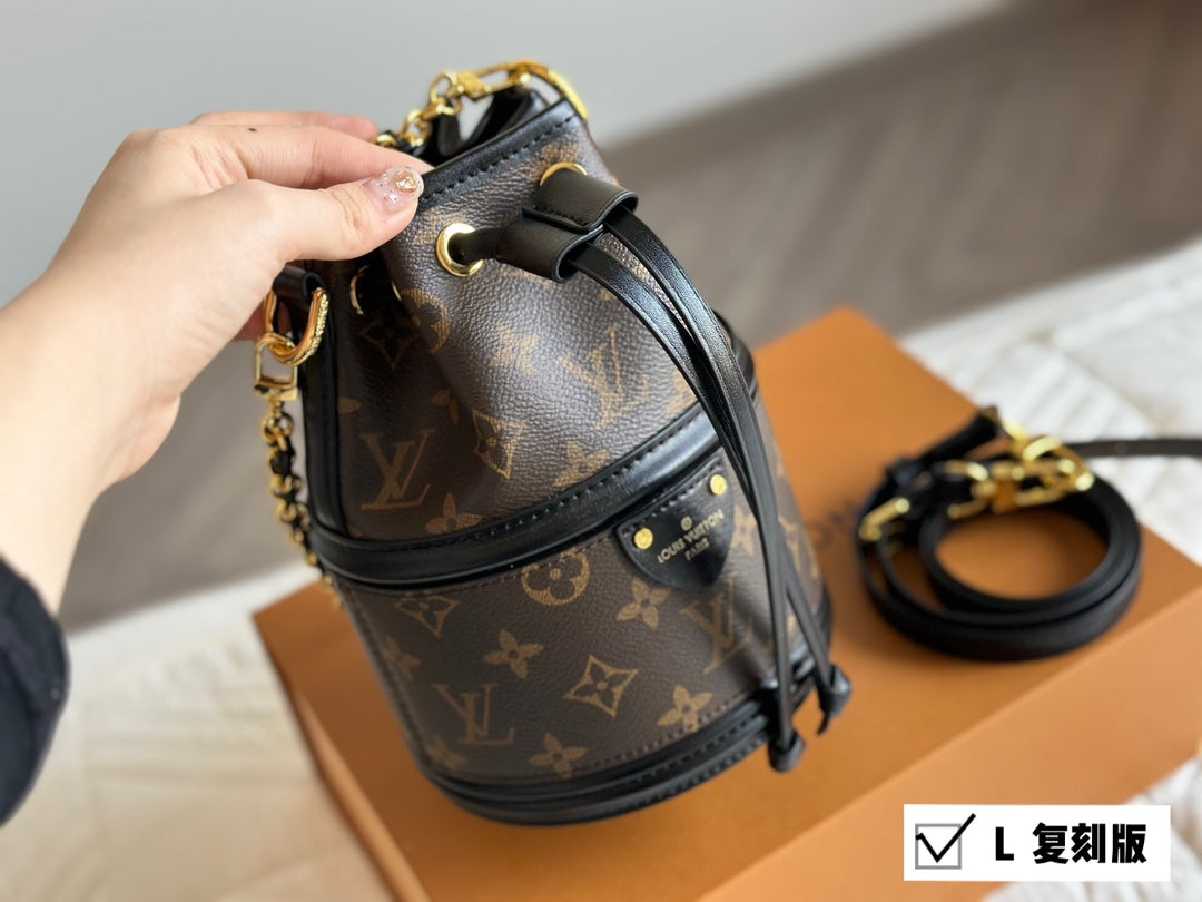 6XE215BDE Stylish leather bag 