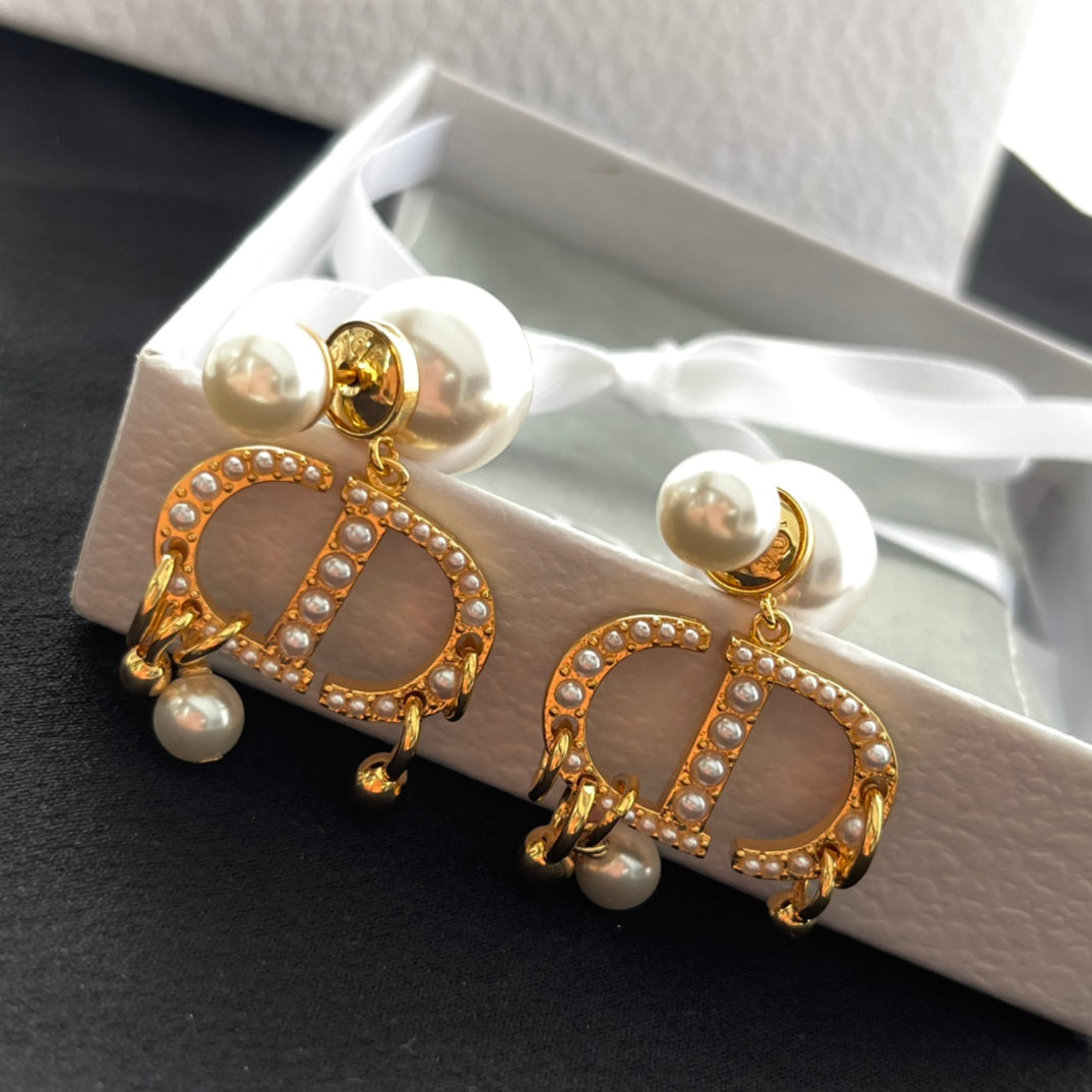 14D220EDE Stylish Earrings