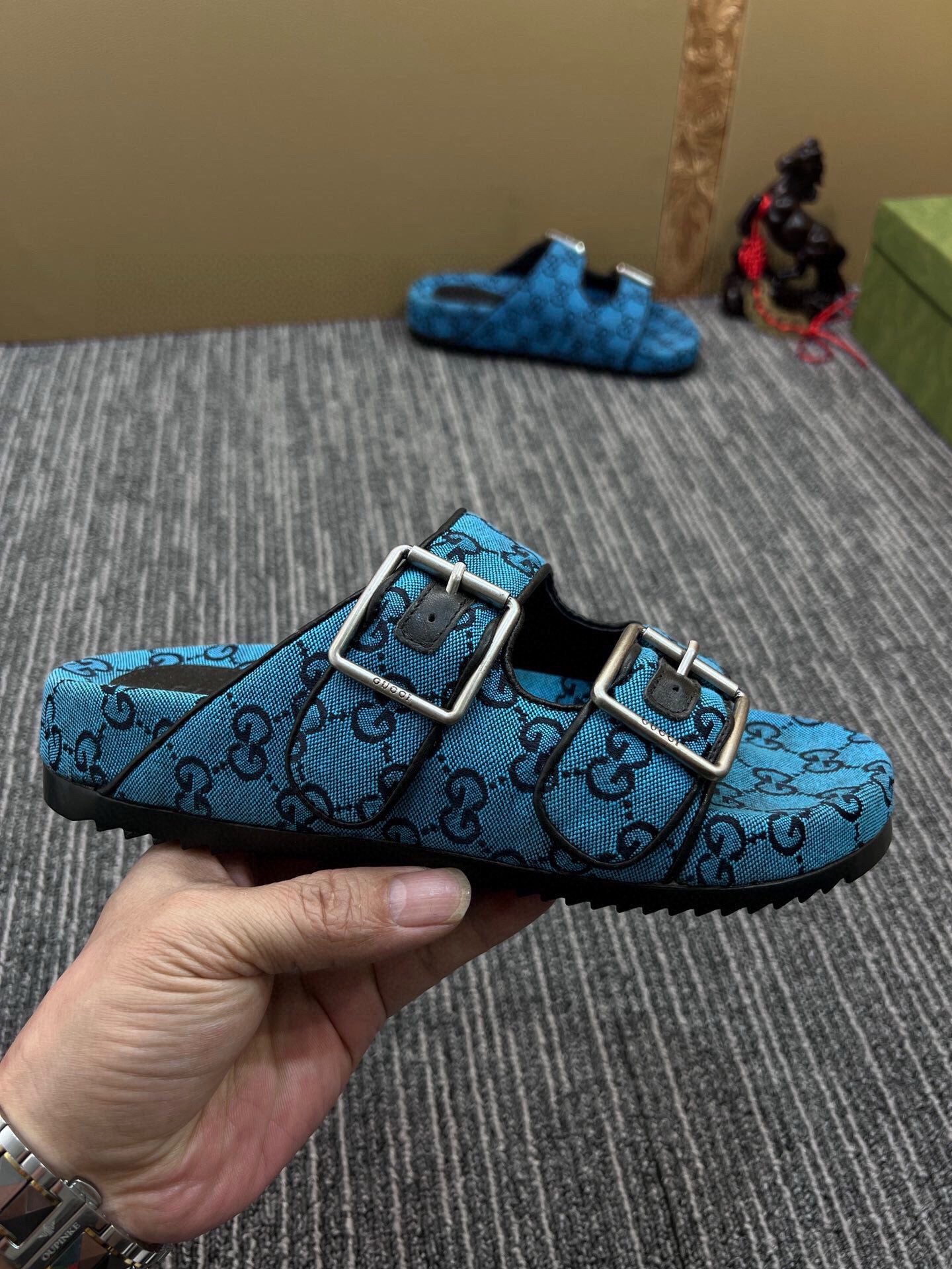 54B123ZDE Stylish slippers