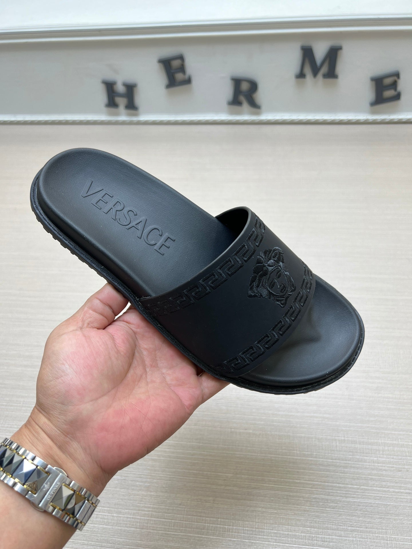 54V53ZDE Stylish slippers