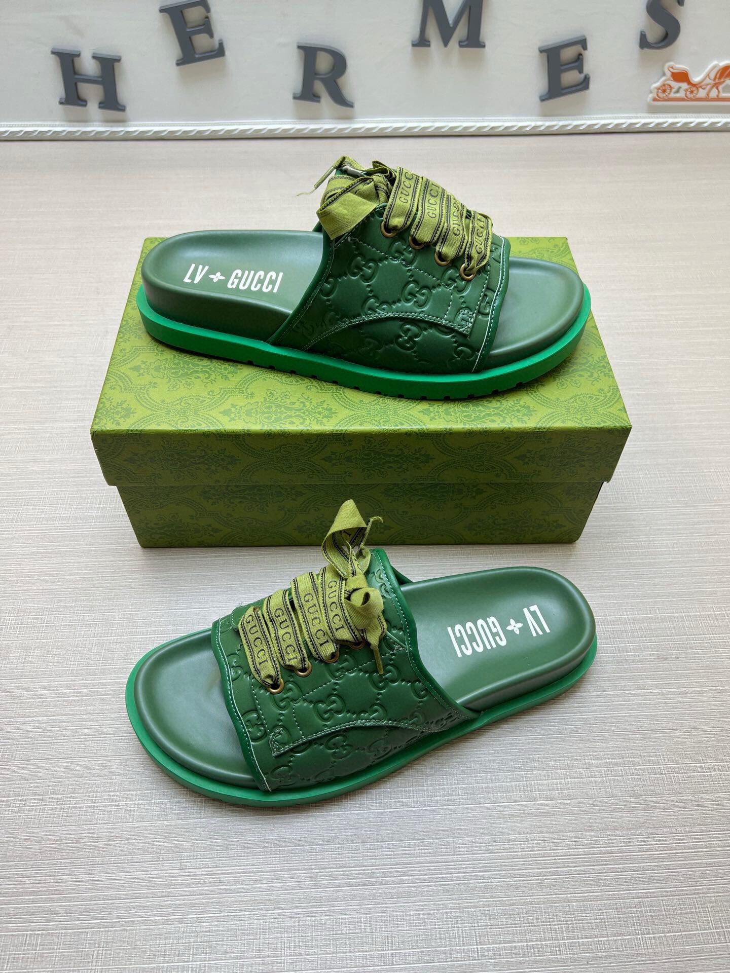 54B16ZDE Stylish slippers