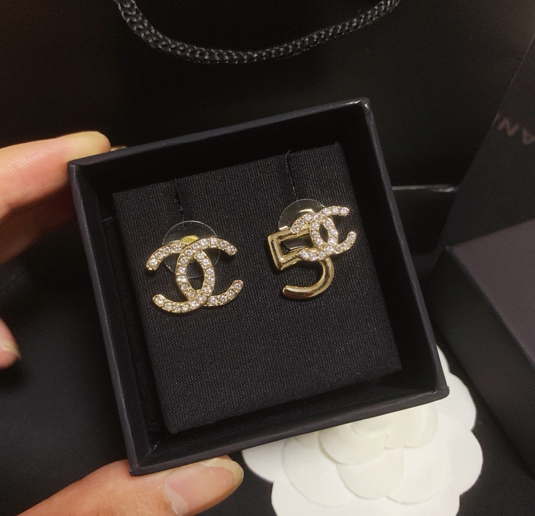 1YC167EDE Stylish Earrings