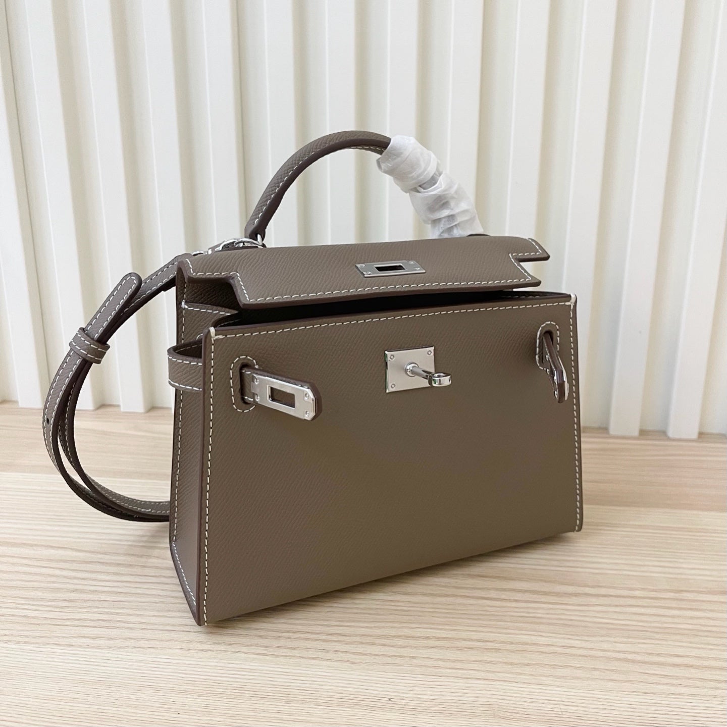 2WH27BDE Stylish leather bag