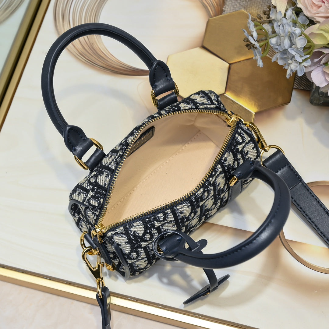 2WD32BDE Stylish leather bag