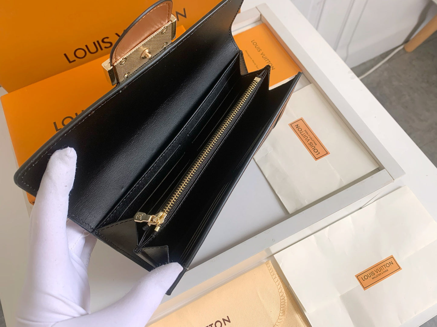 155NE33BDE Stylish leather wallets