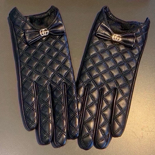 14B7SDE Stylish sheepskin gloves