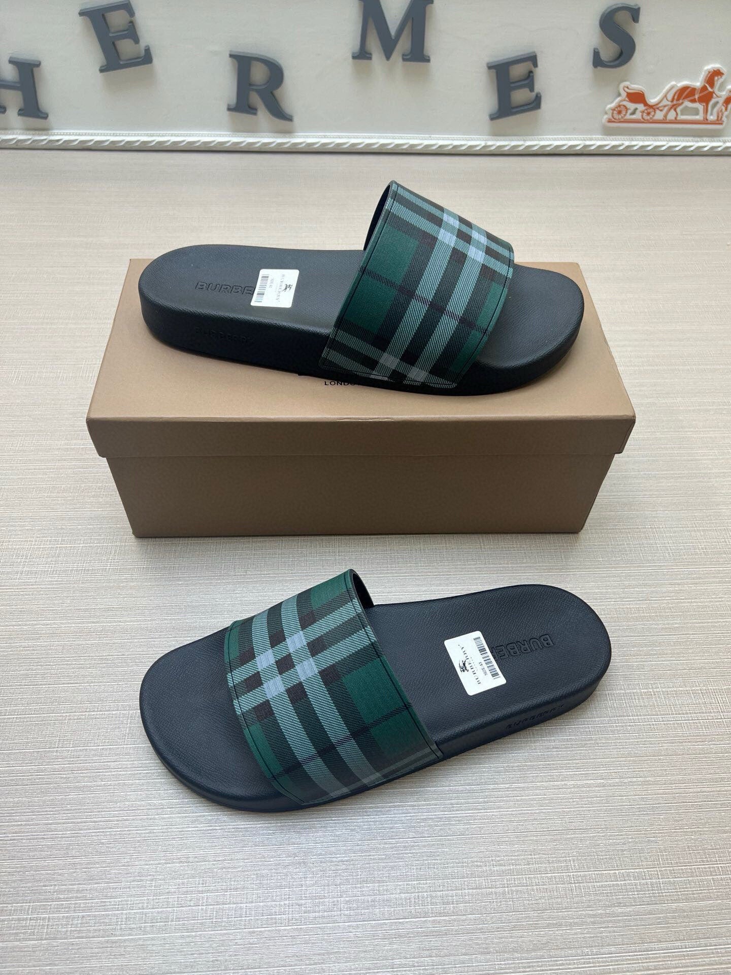 535ZR251ZDE Stylish Slippers