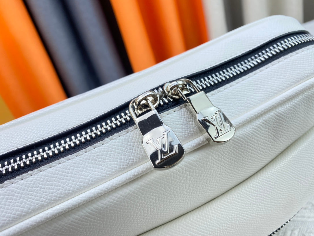 2XE261BDE Stylish leather bag 