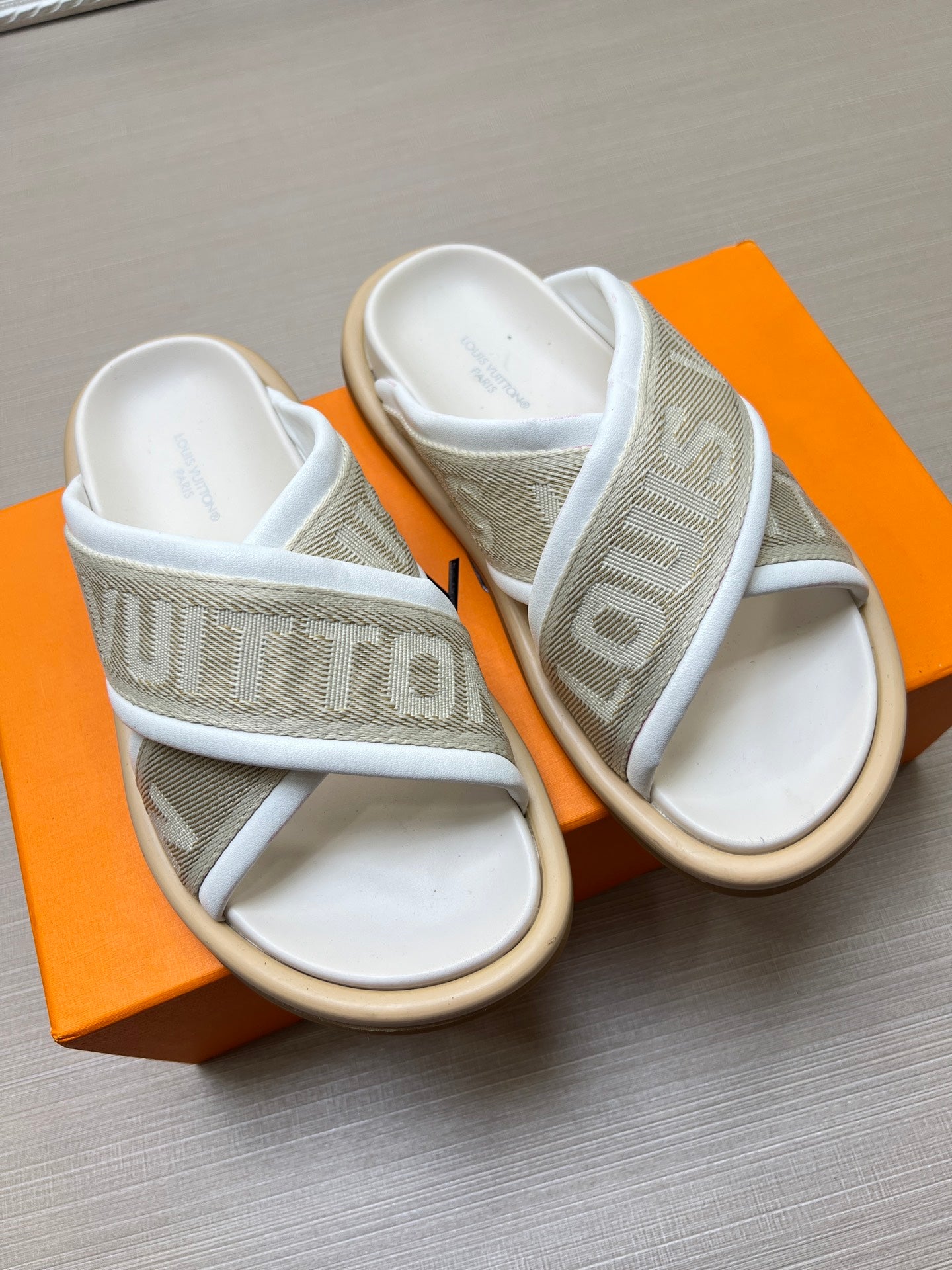 535ZE271ZDE Stylish Slippers