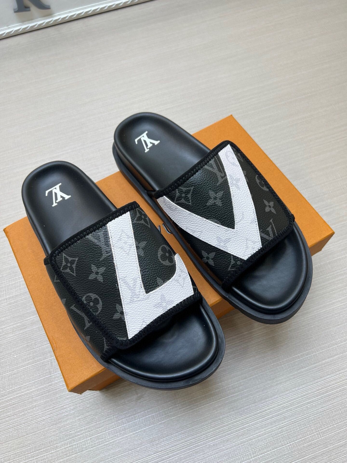 5WE251ZDE Stylish Slippers