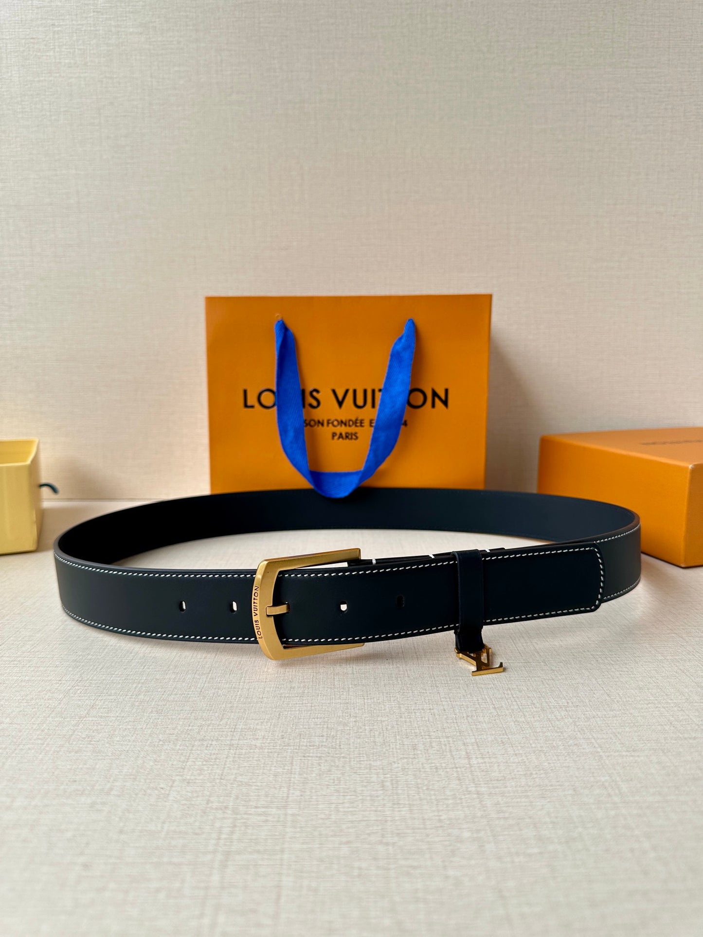 1WE161PDE Stylish  High quality belt With full package