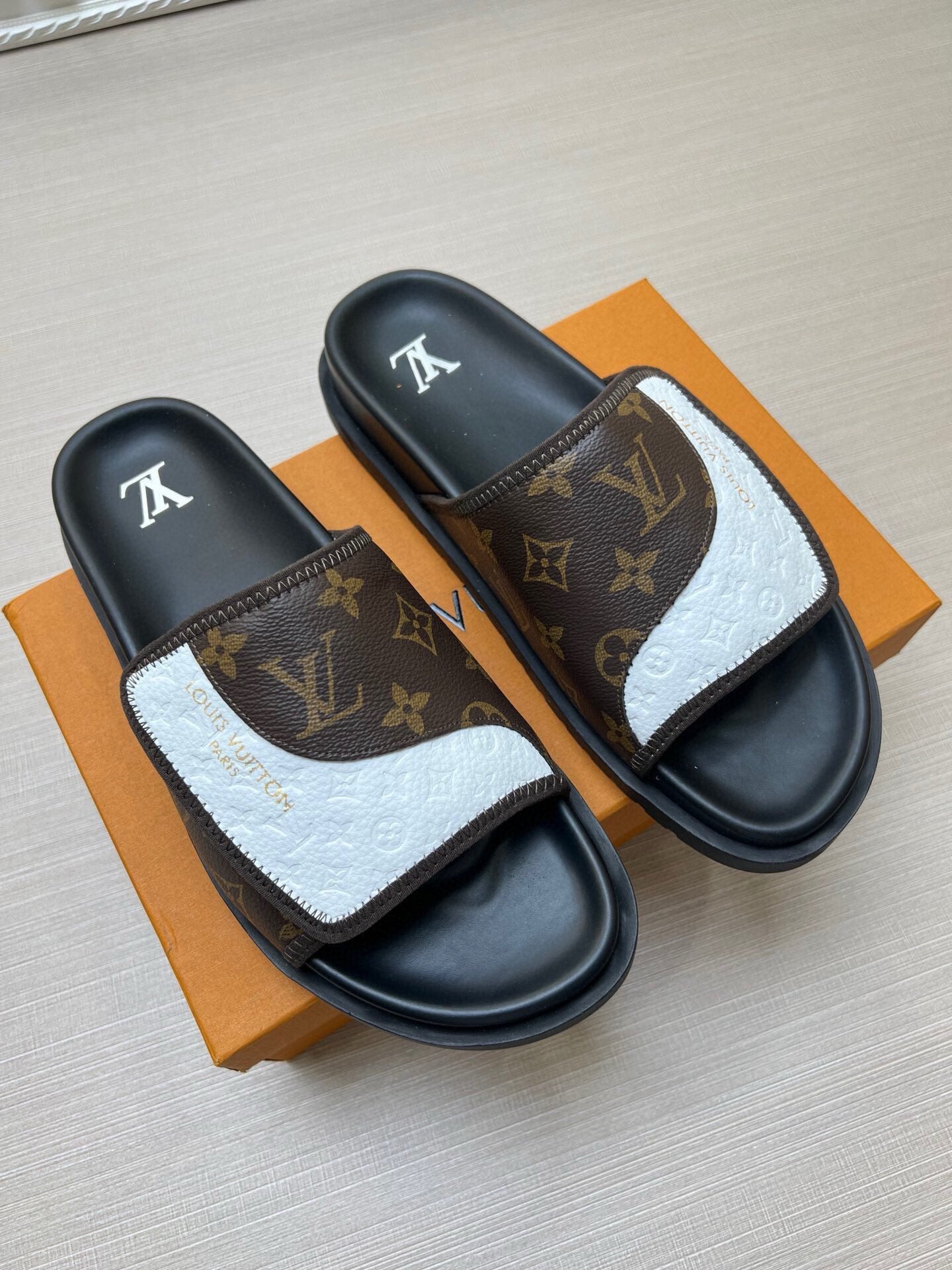 5WE250ZDE Stylish Slippers