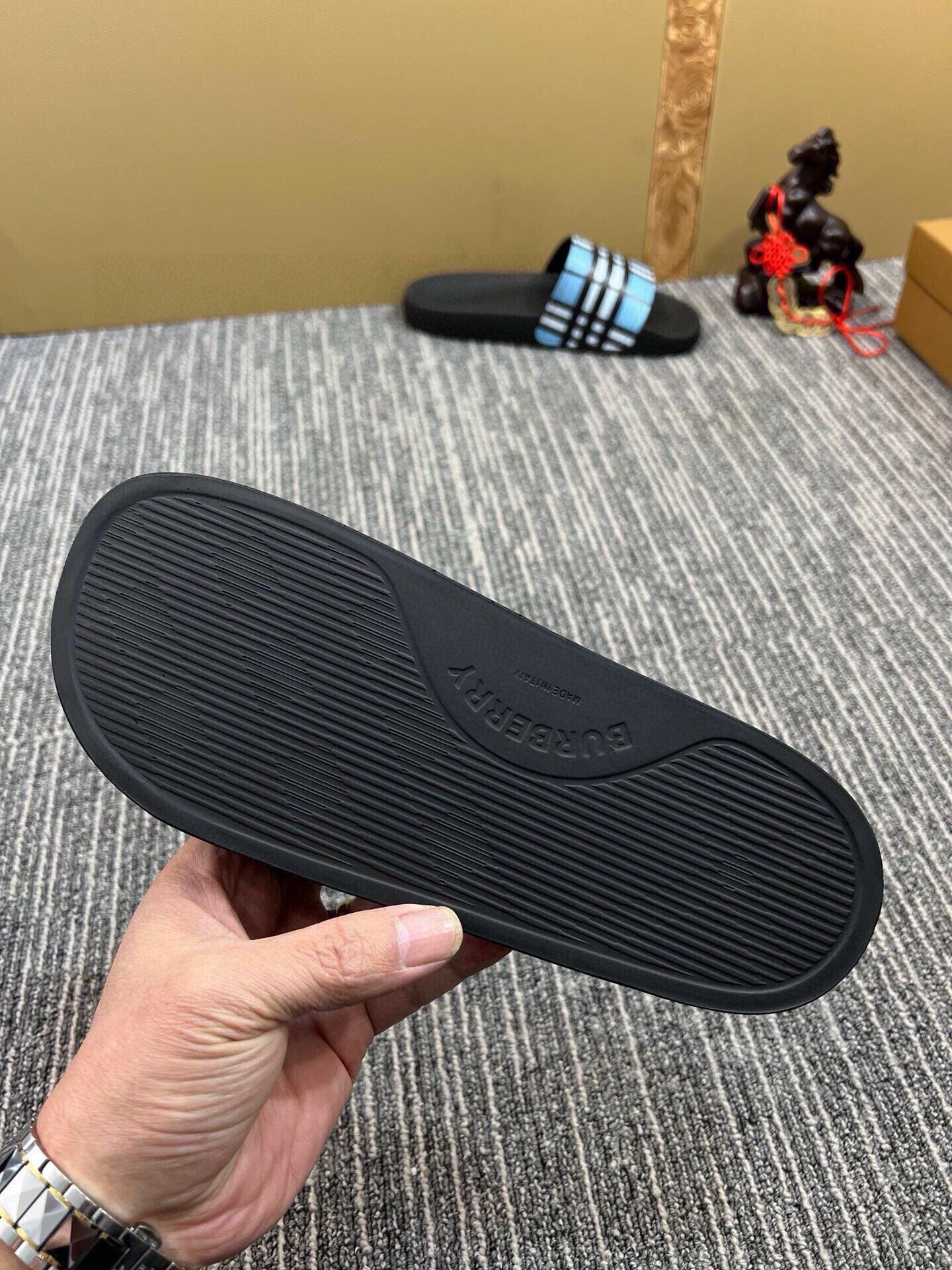 535ZR257ZDE Stylish Slippers