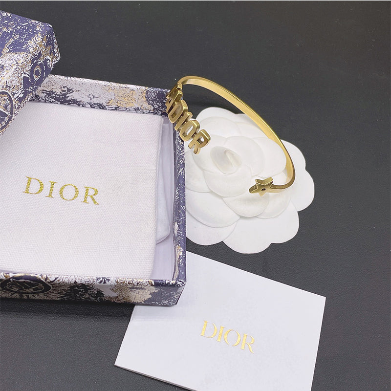 3D402KDE Stylish Bracelets