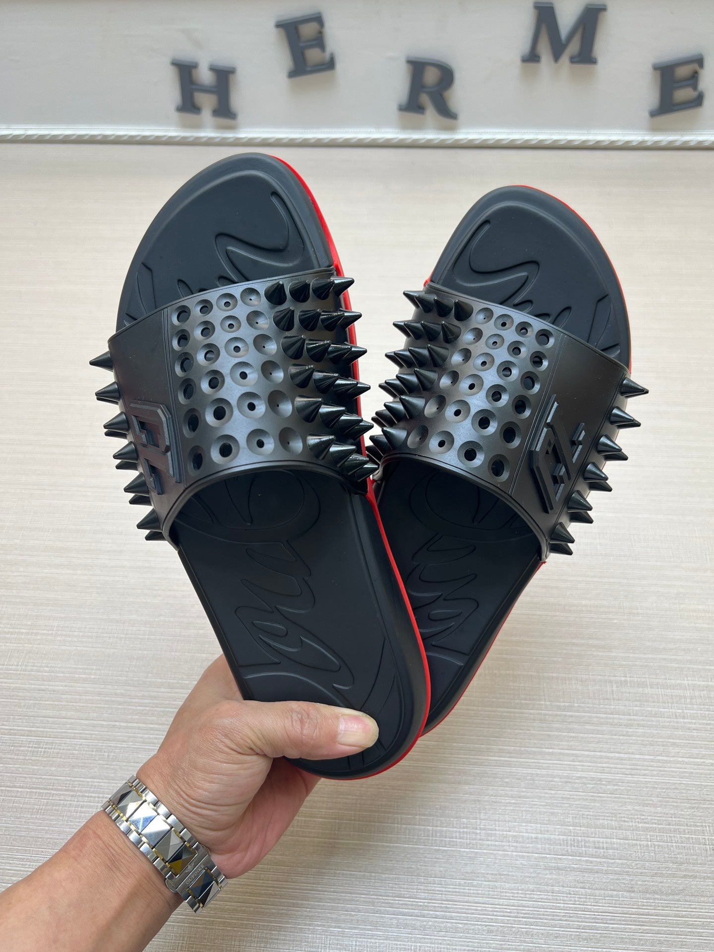 54A18ZDE Stylish slippers