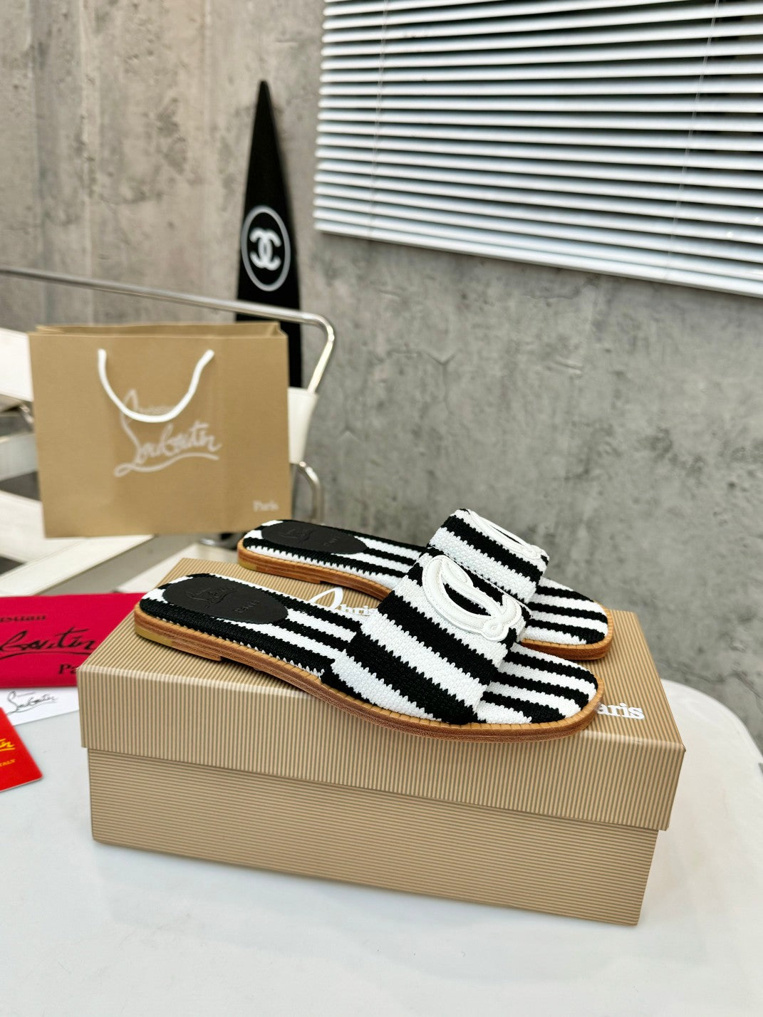 JXA10ZDE Stylish leather + knitted sandals