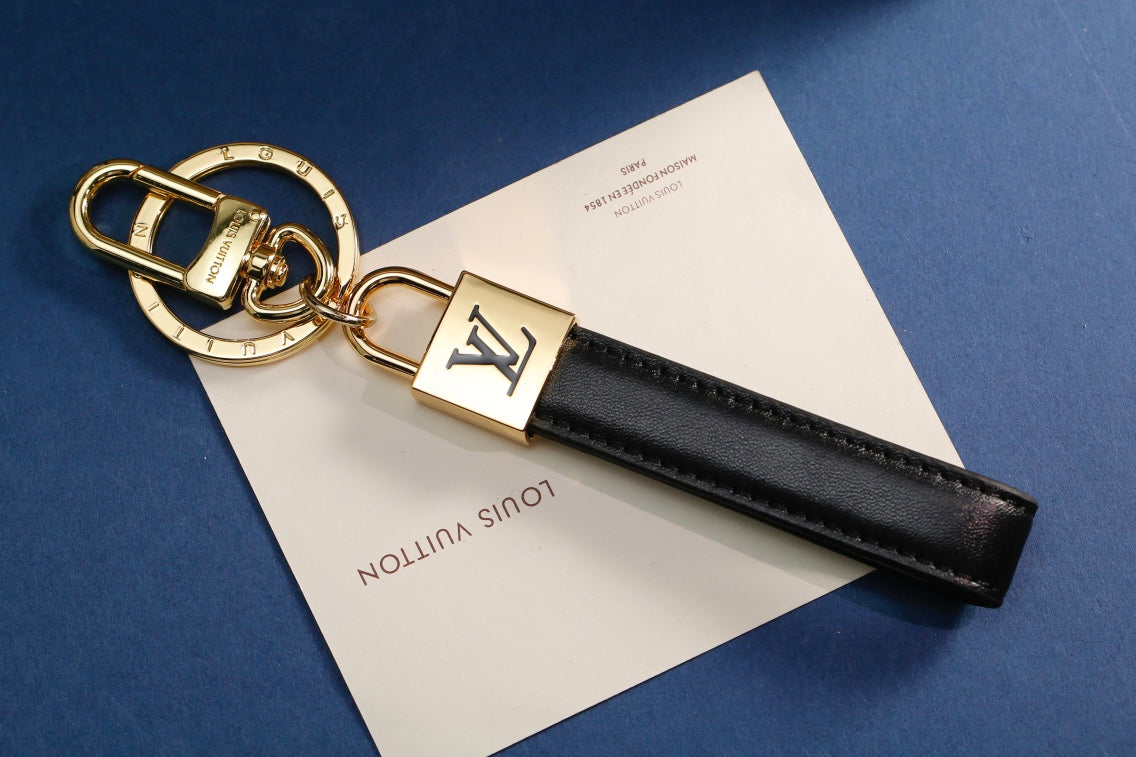 3RE28ADE Stylish key closure