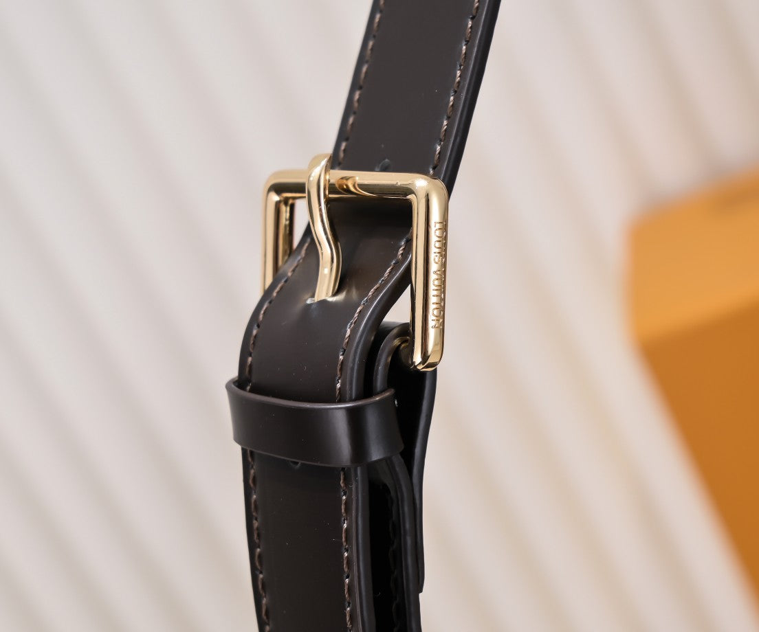 1XE63BDE Stylish leather bag 