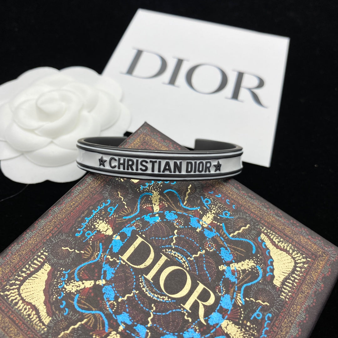 1D72KDE Stylish Bracelets