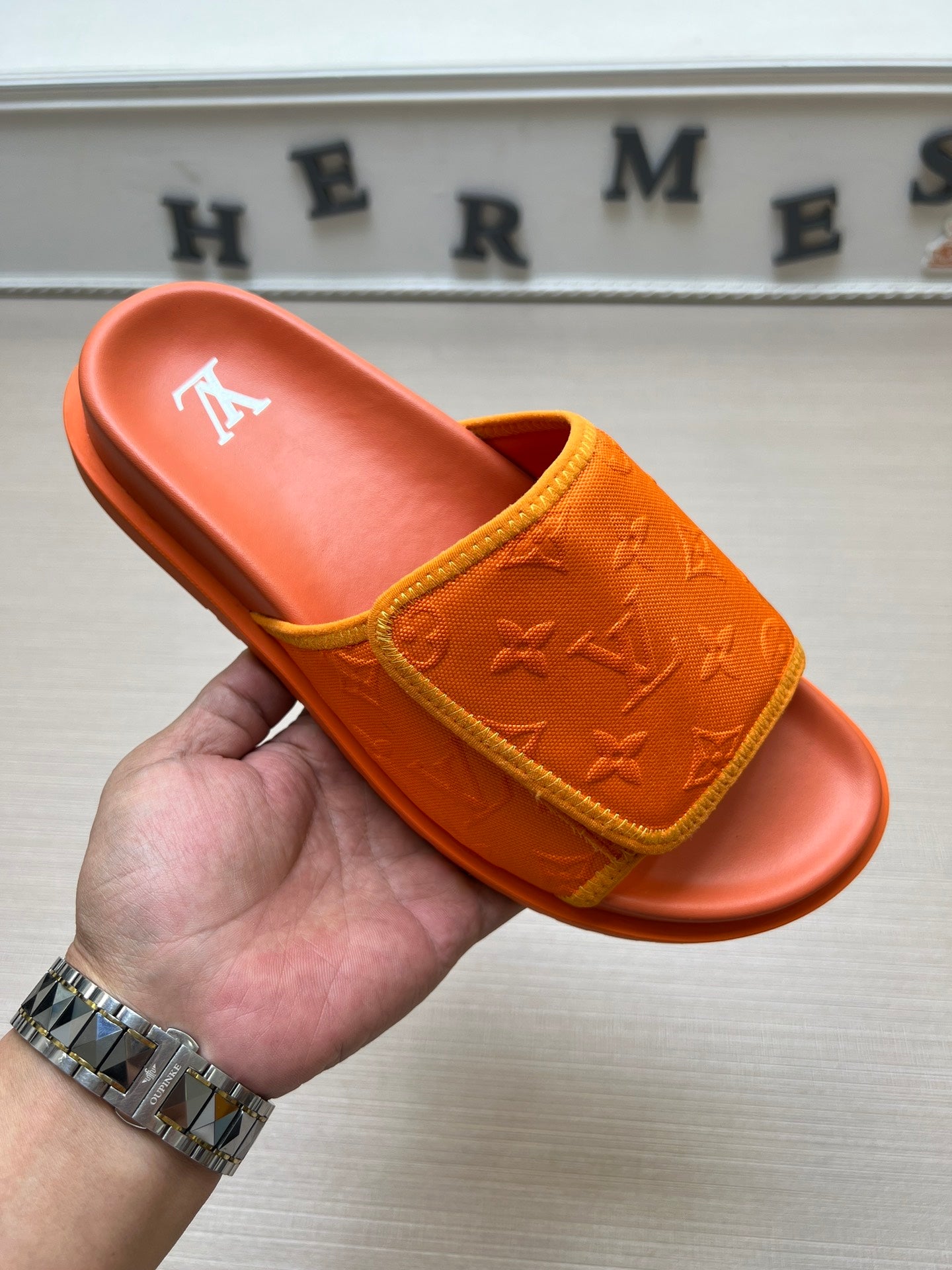 54E14ZDE Stylish slippers