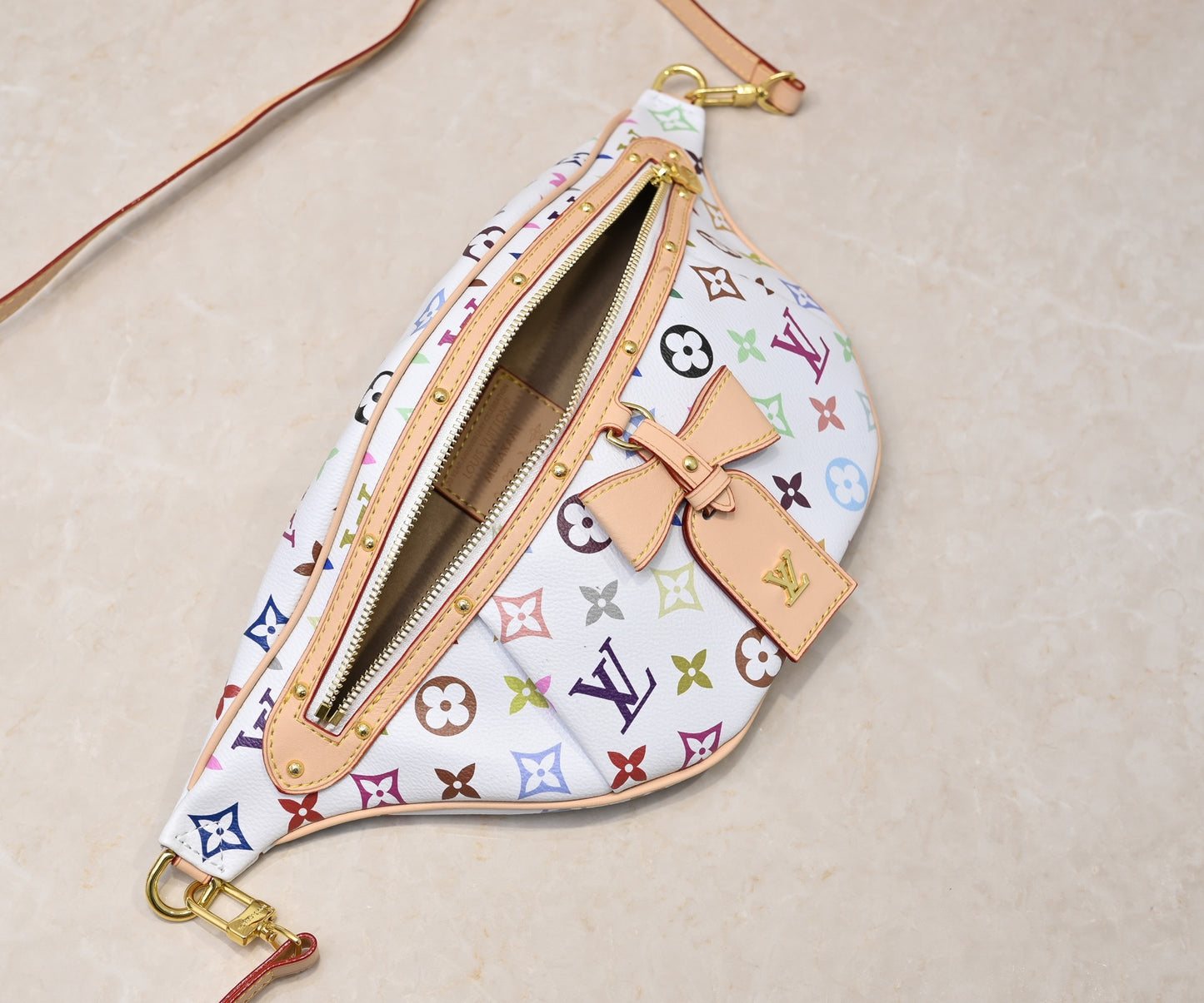 2WE10BDE Stylish leather bag