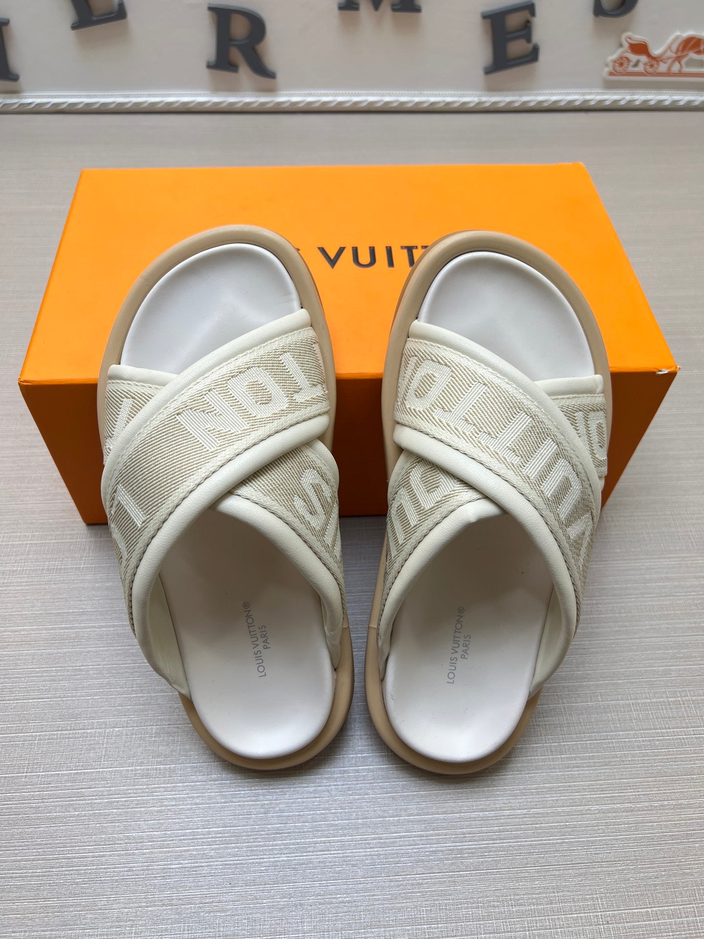 535ZE271ZDE Stylish Slippers