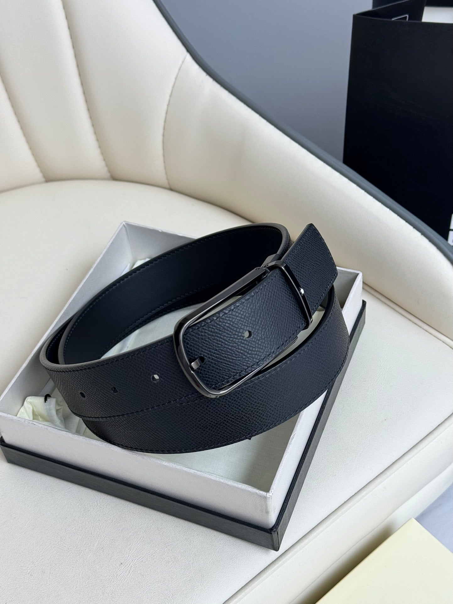155RA235PDE Stylish  High quality belt With full package
