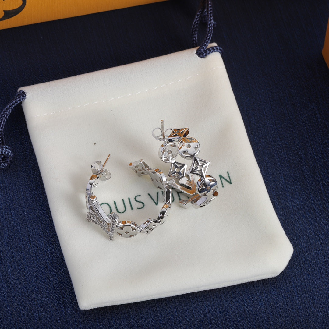 14E244EDE Stylish Earrings