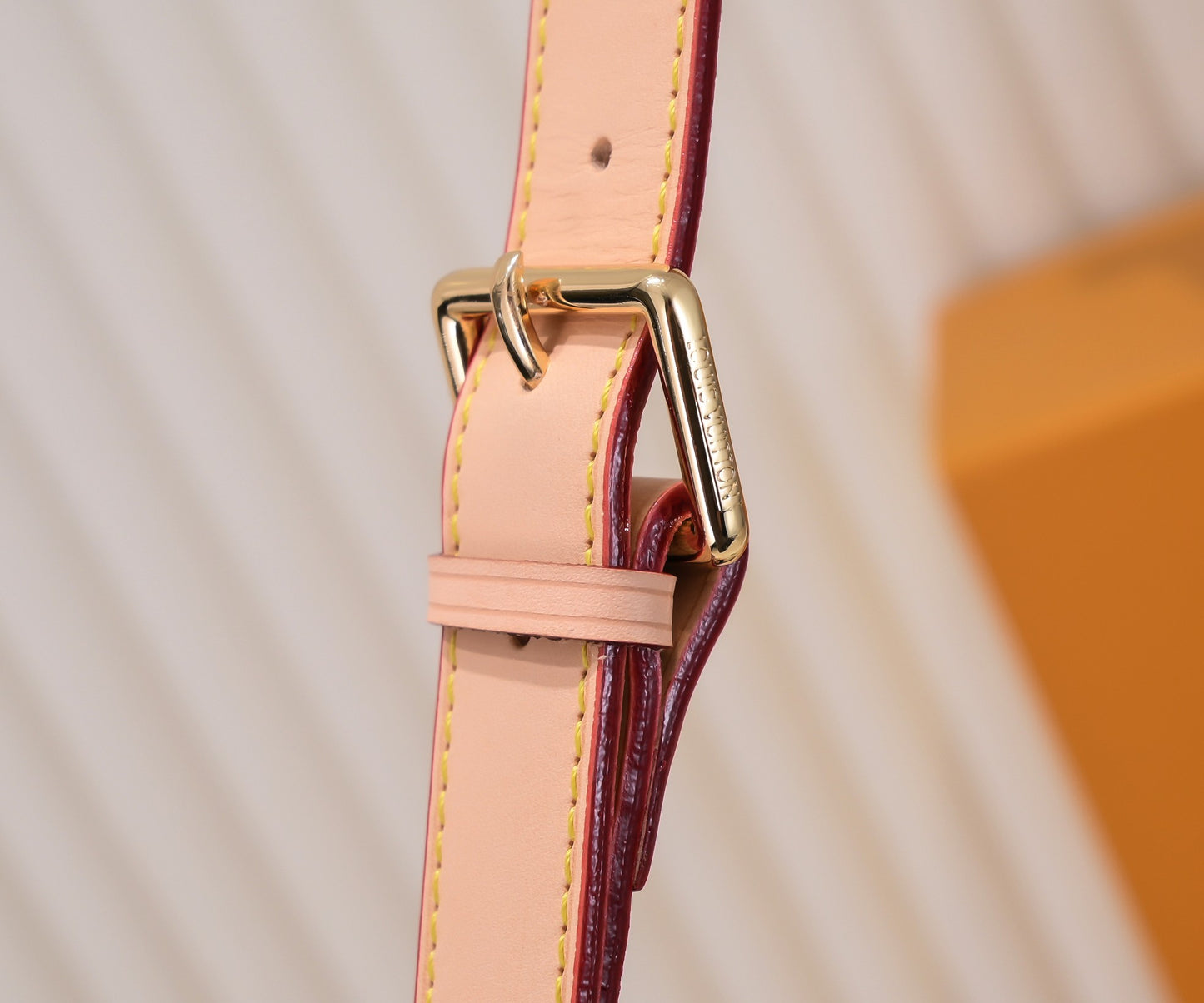 1XE63BDE Stylish leather bag 