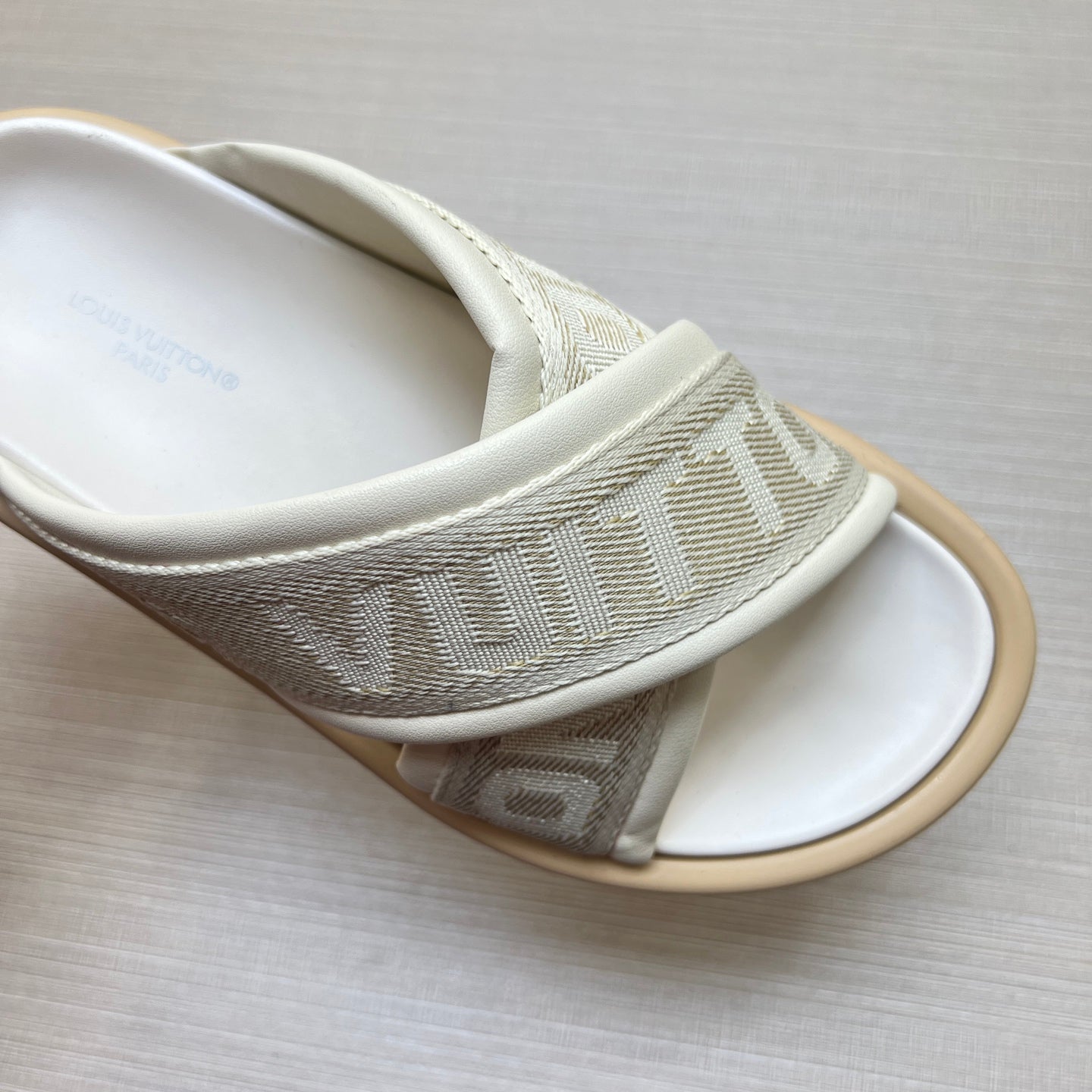 535ZE271ZDE Stylish Slippers