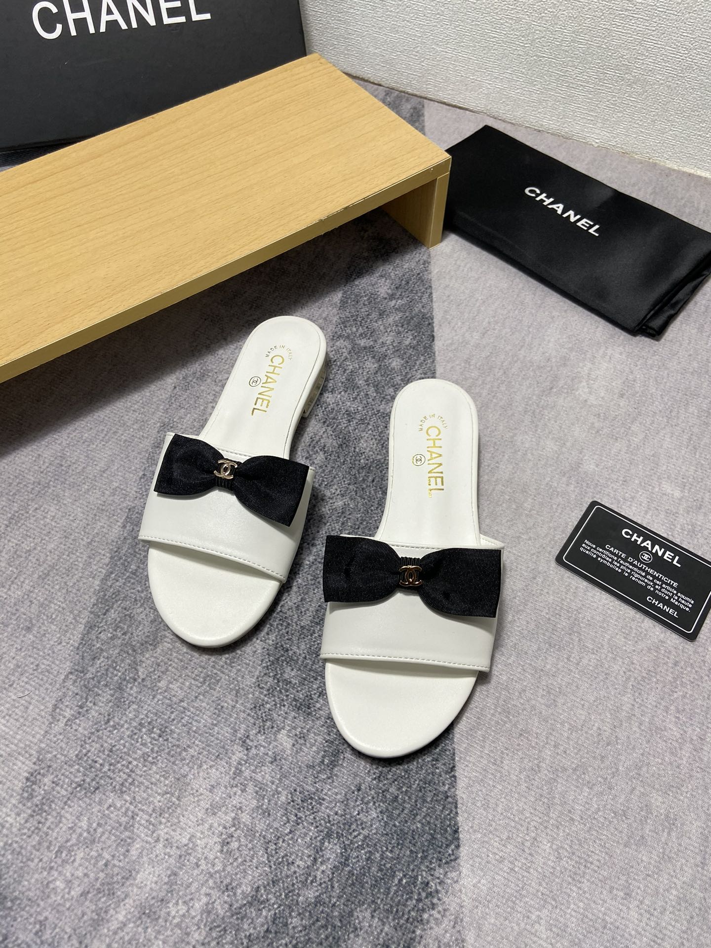 14C187ZDE Stylish Slippers