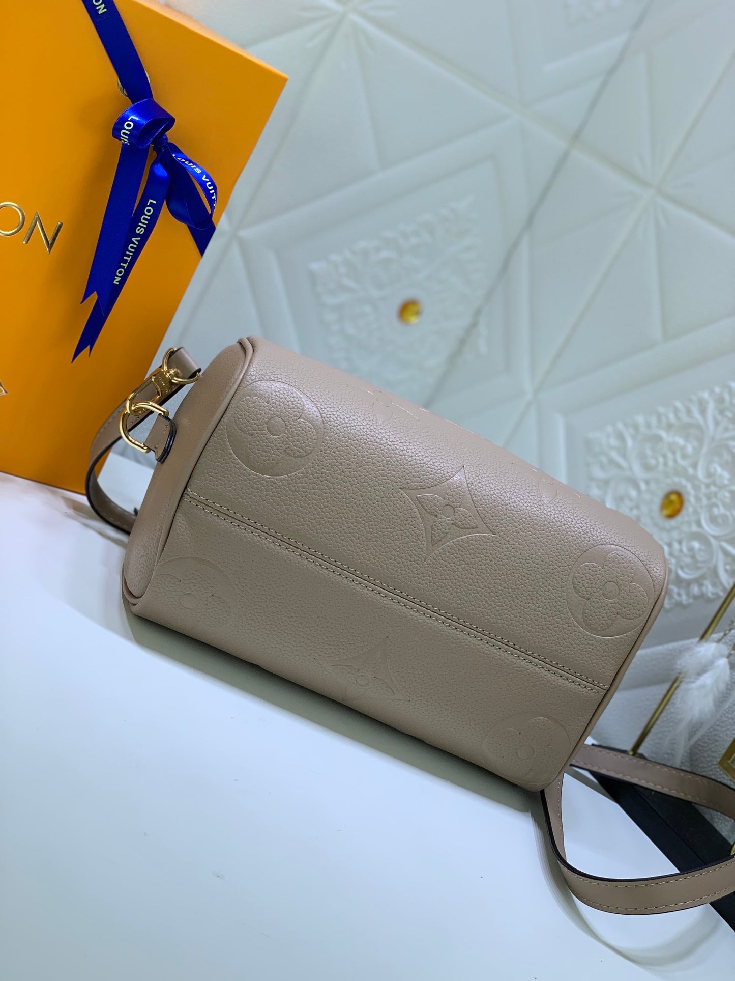 2XE138BDE Stylish leather bag 