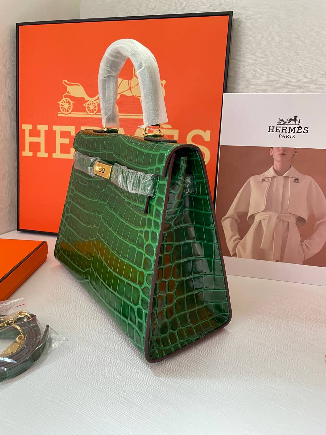 2WH28BDE Stylish leather bag