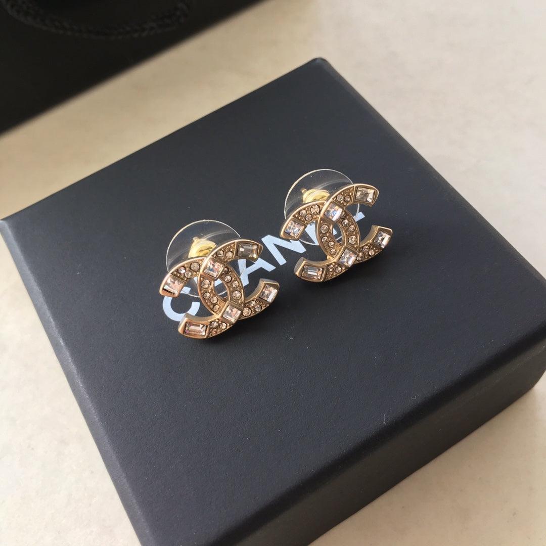 14C52EDE Stylish Earrings