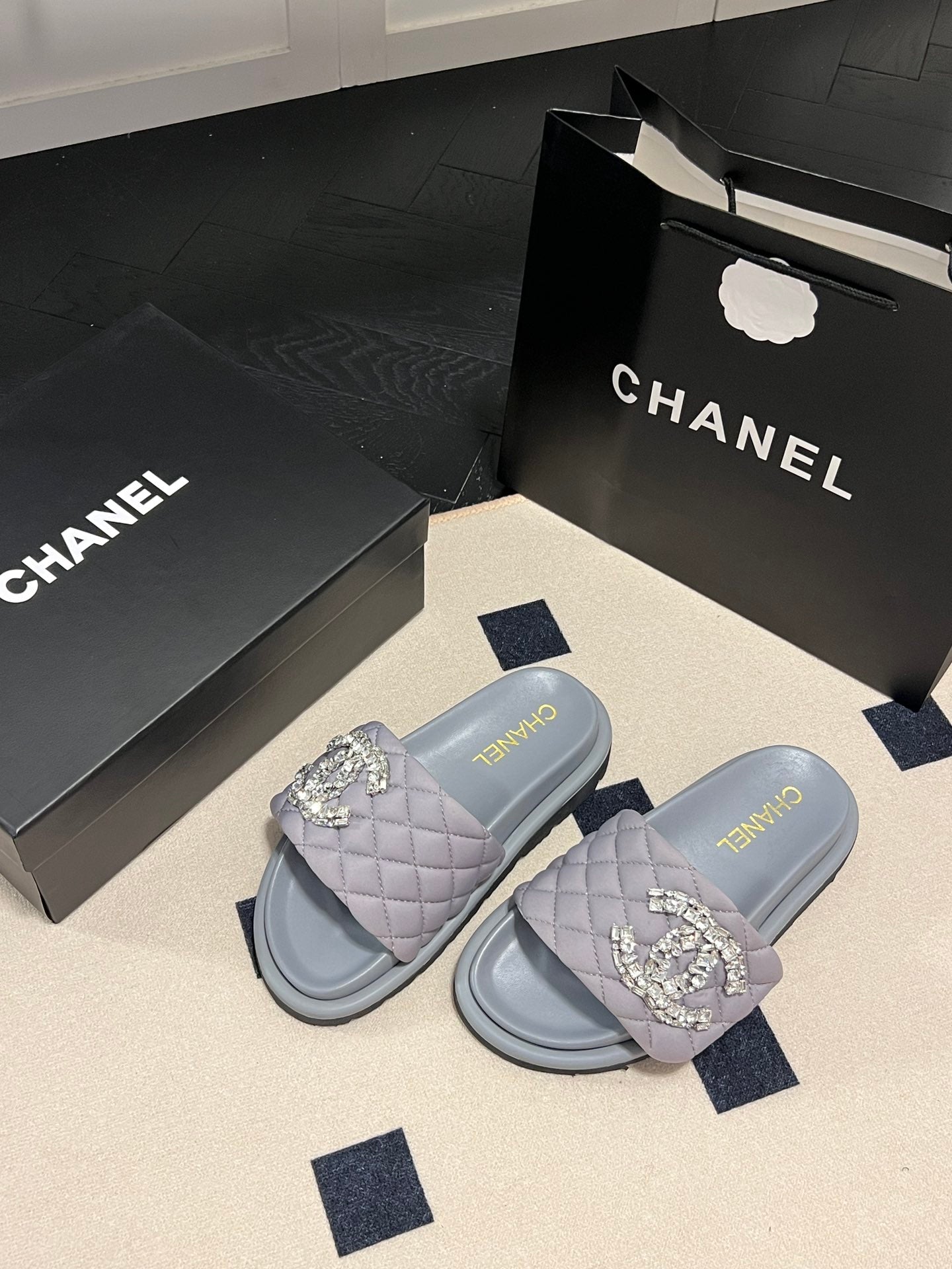 14C93ZDE Stylish Slippers