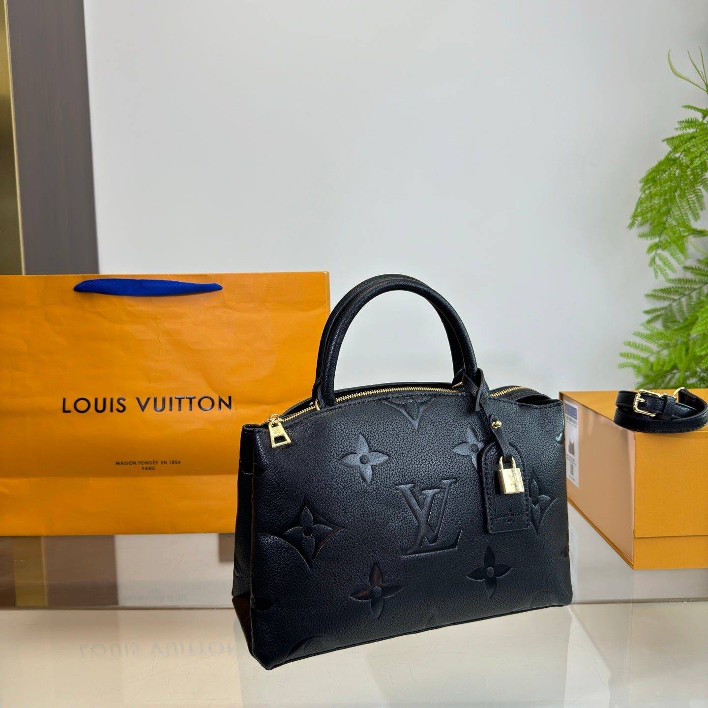 6EX15BDE Stylish leather bag