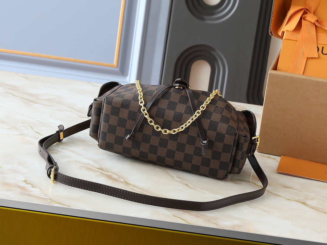 15RE18BDE Stylish leather bag