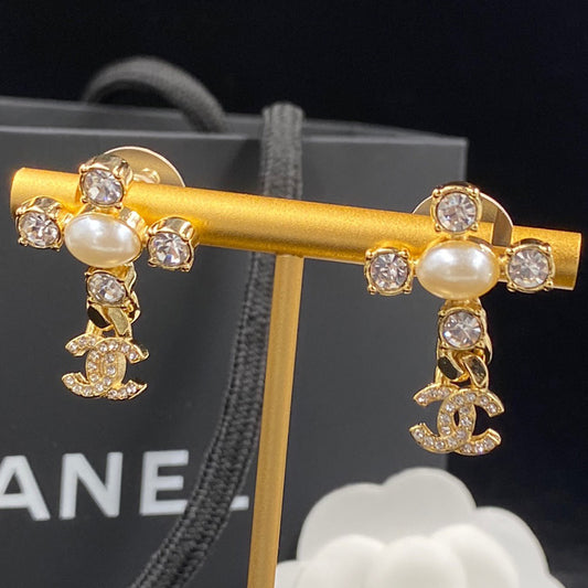 1YC40EDE Stylish Earrings