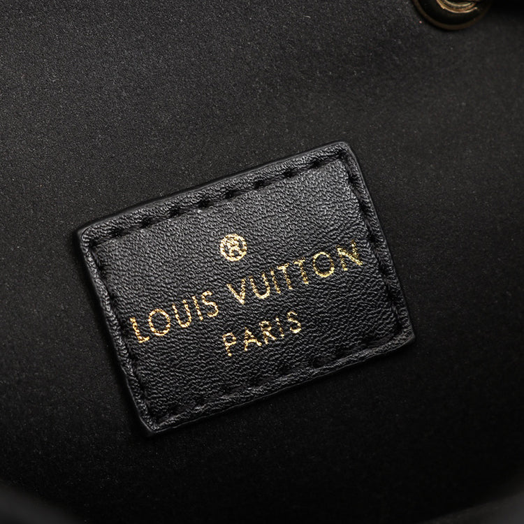 1E065BDE Stylish leather bag 