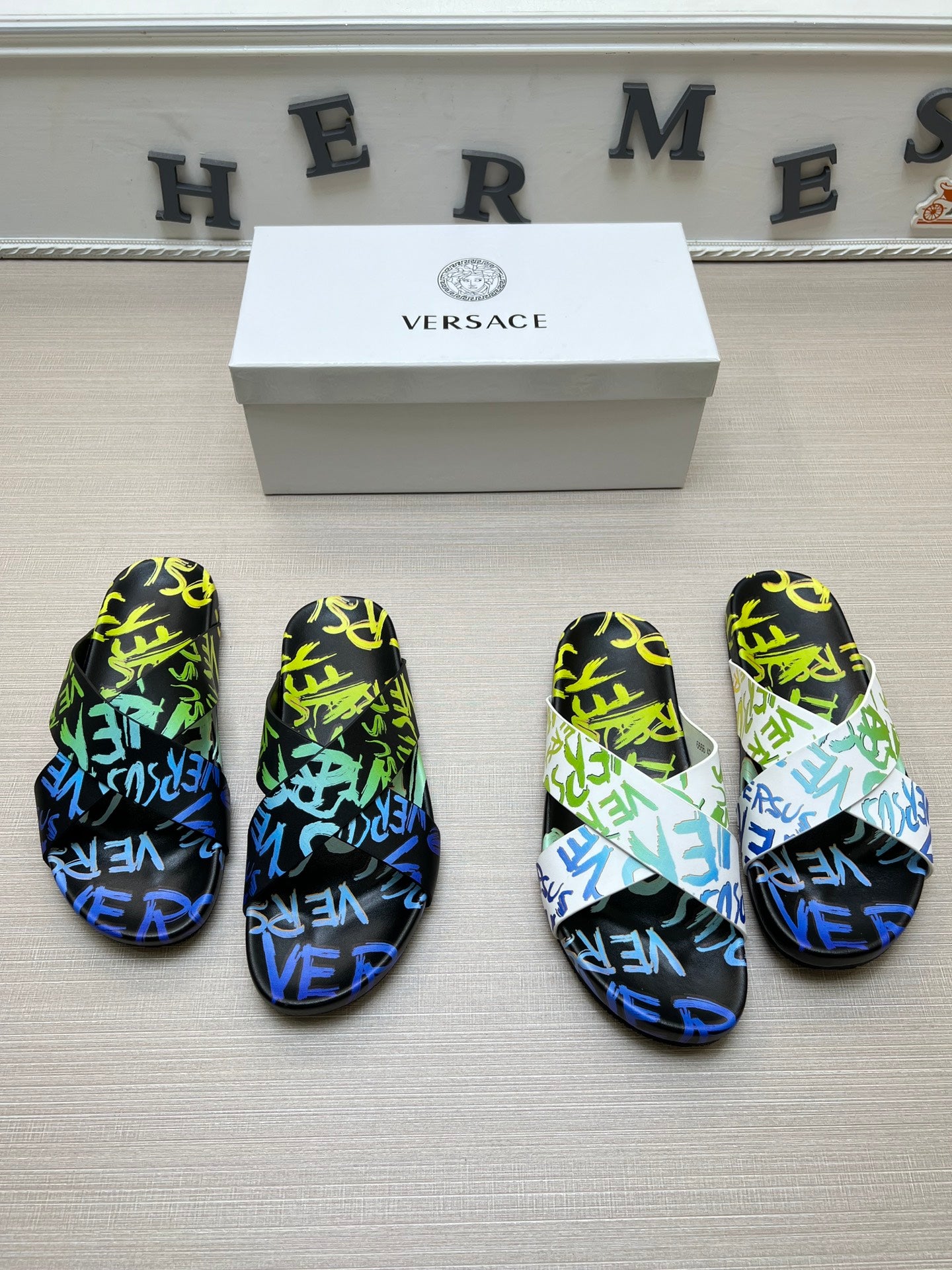 54V95ZDE Stylish slippers
