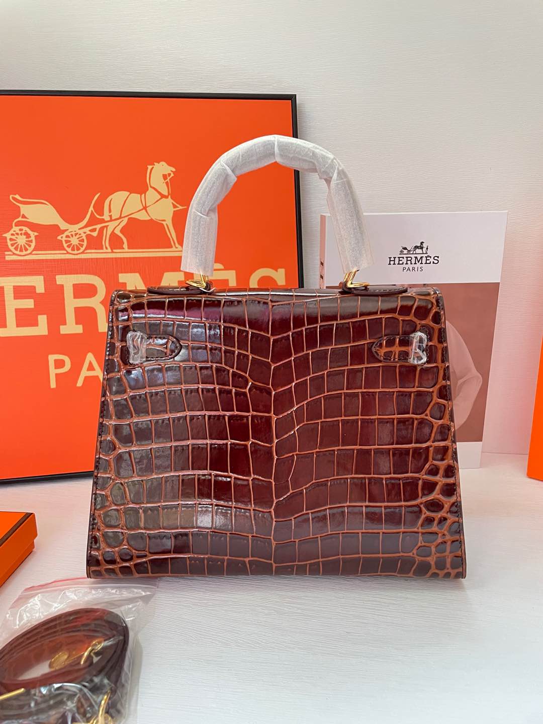 2WH28BDE Stylish leather bag