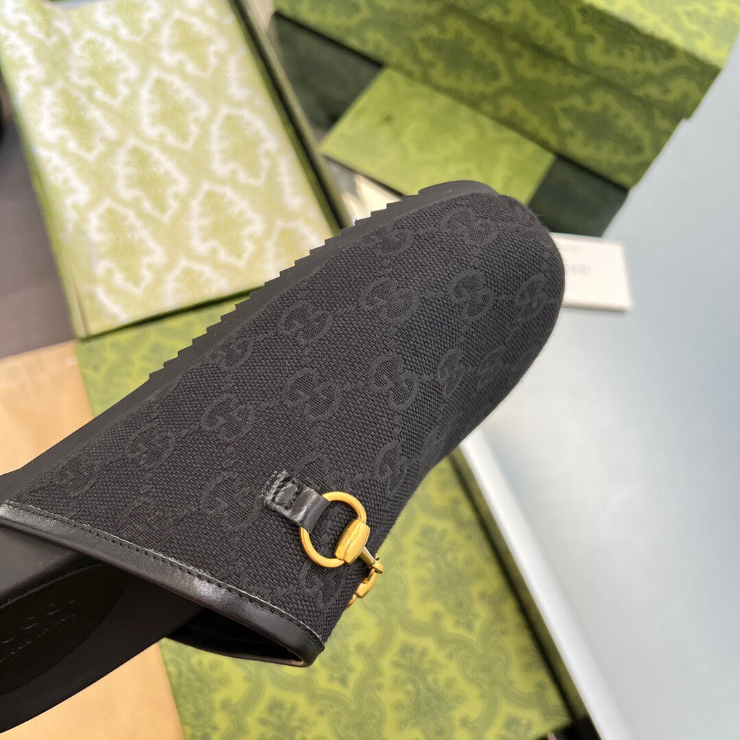 2YB26ZDE Stylish Slippers