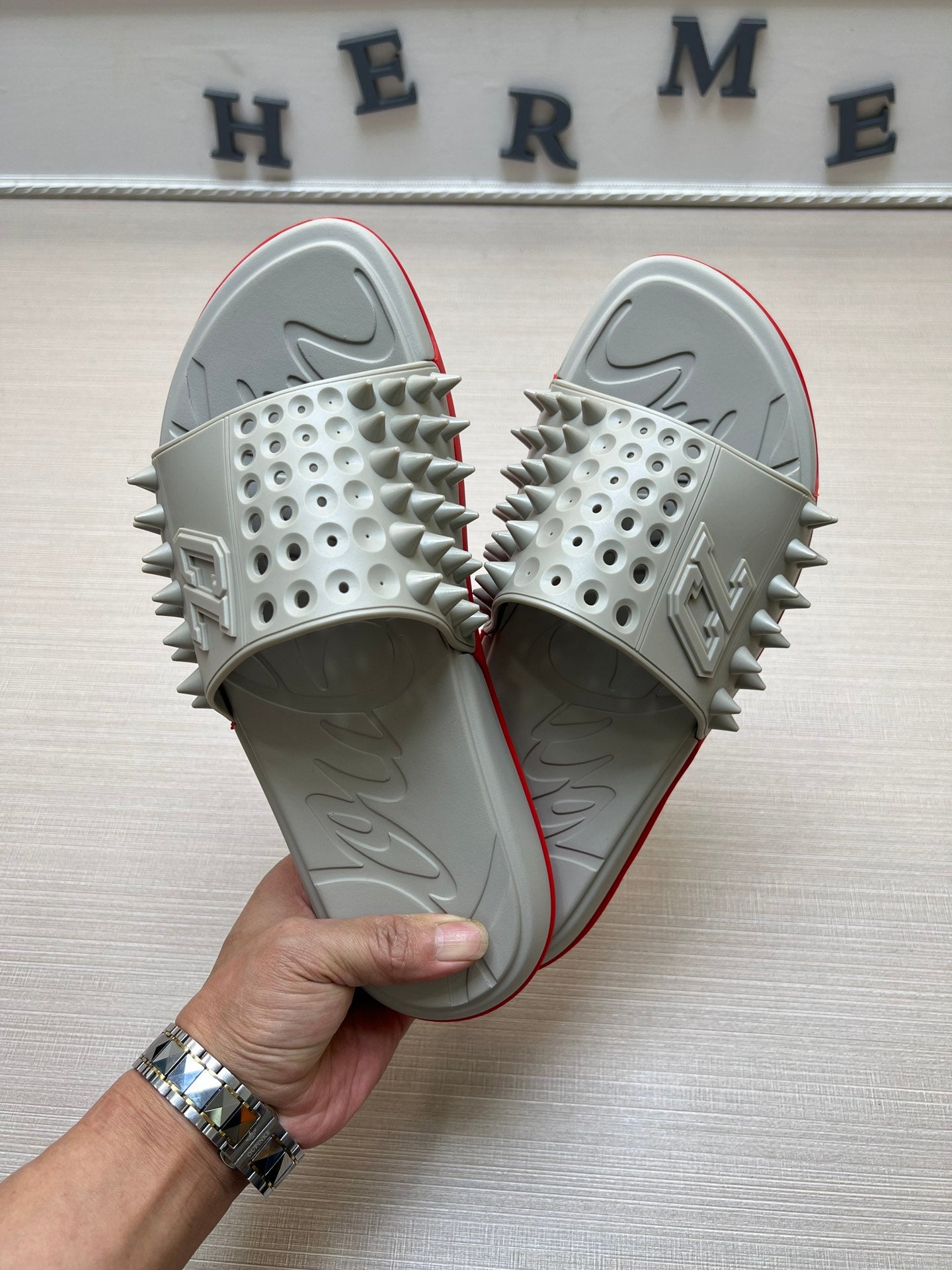 54A18ZDE Stylish slippers