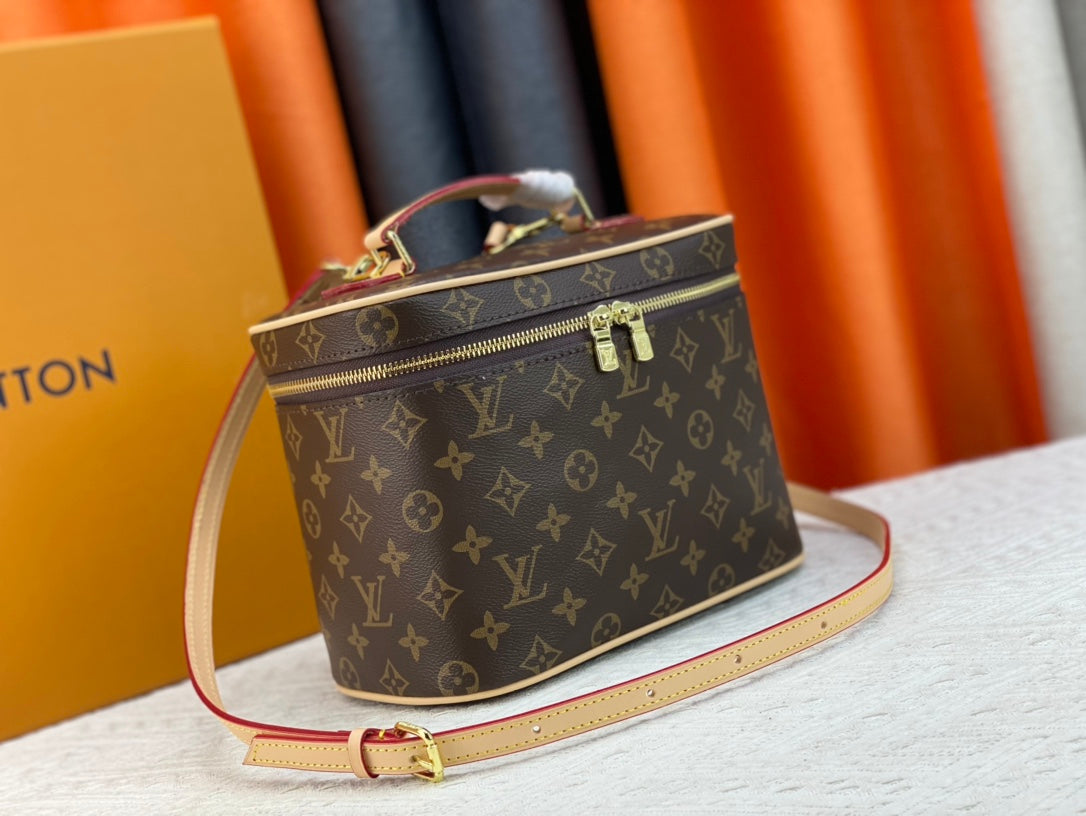 1XE273BDE Stylish leather bag 