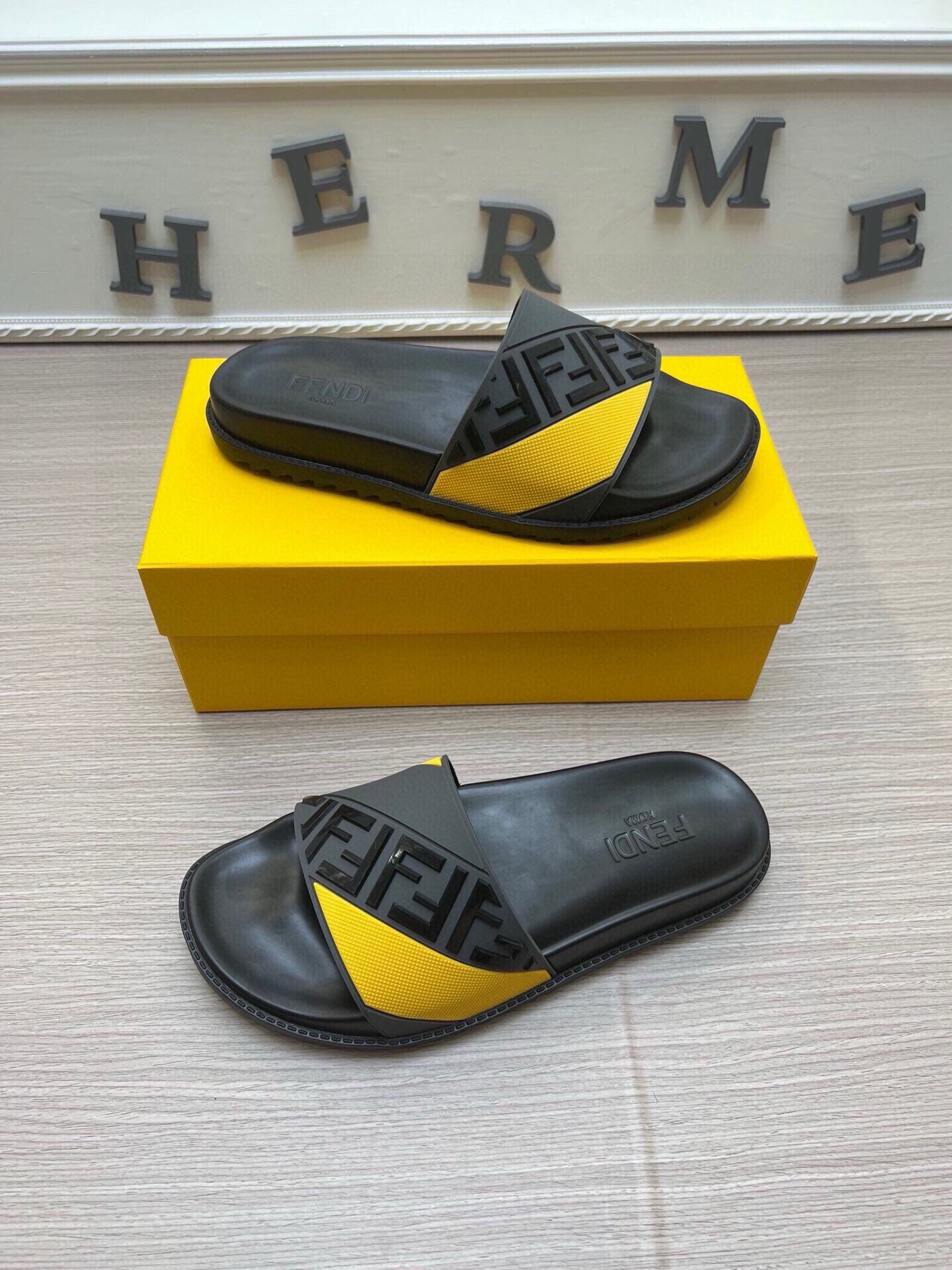 535ZF284ZDE Stylish Slippers