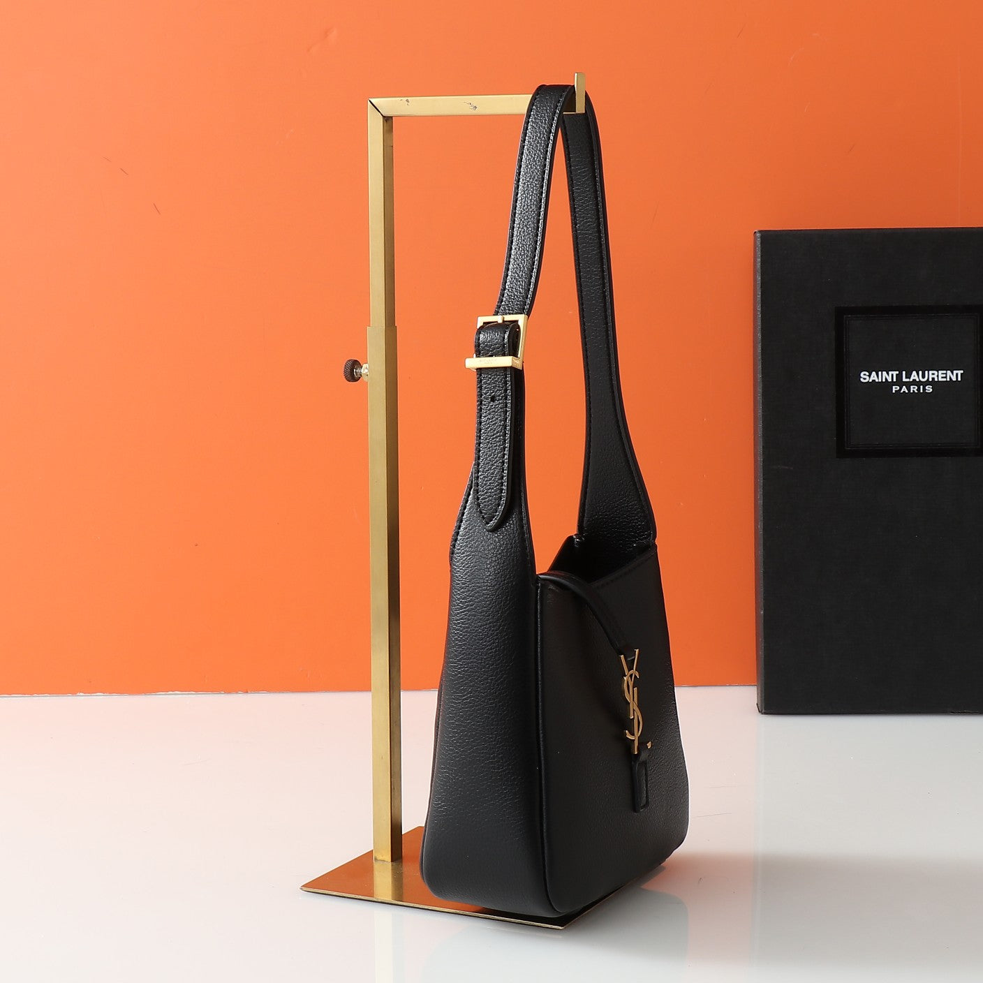 165NSL116BDE Stylish leather bag