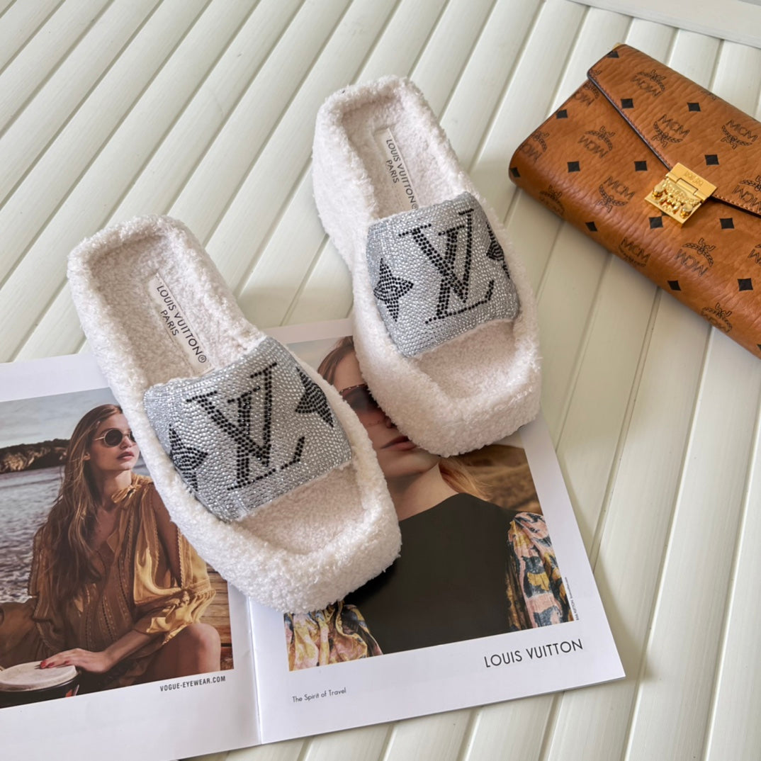 14E91ZDE Stylish Slippers