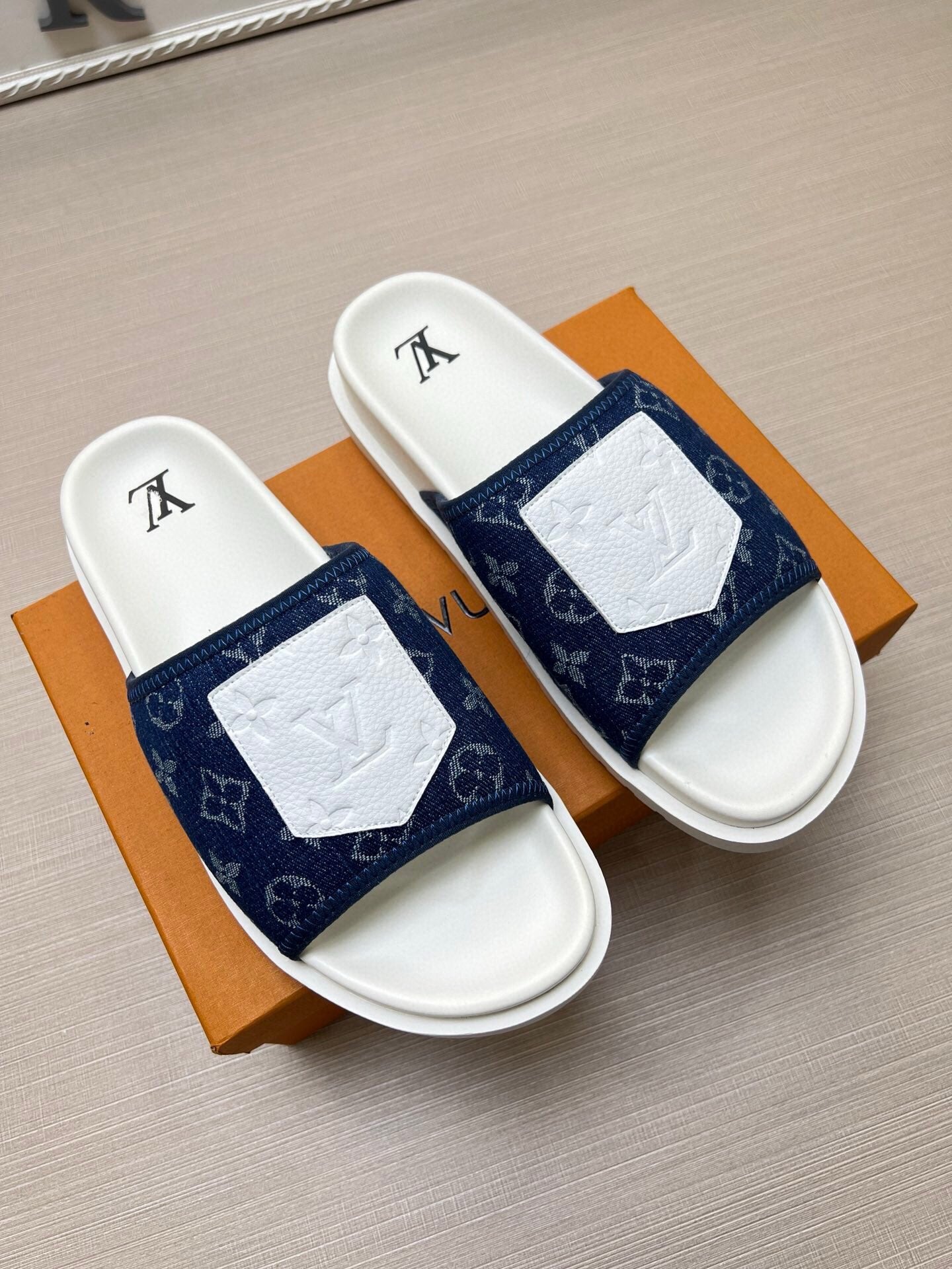 5WE252ZDE Stylish Slippers